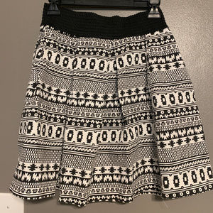 Black and White print elastic waist skirt